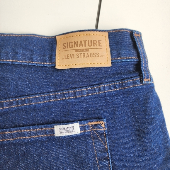 Levi’s Signature Women's Blue Denim Heritage High Rise Stretch Shorts Size 20W - Picture 10 of 10